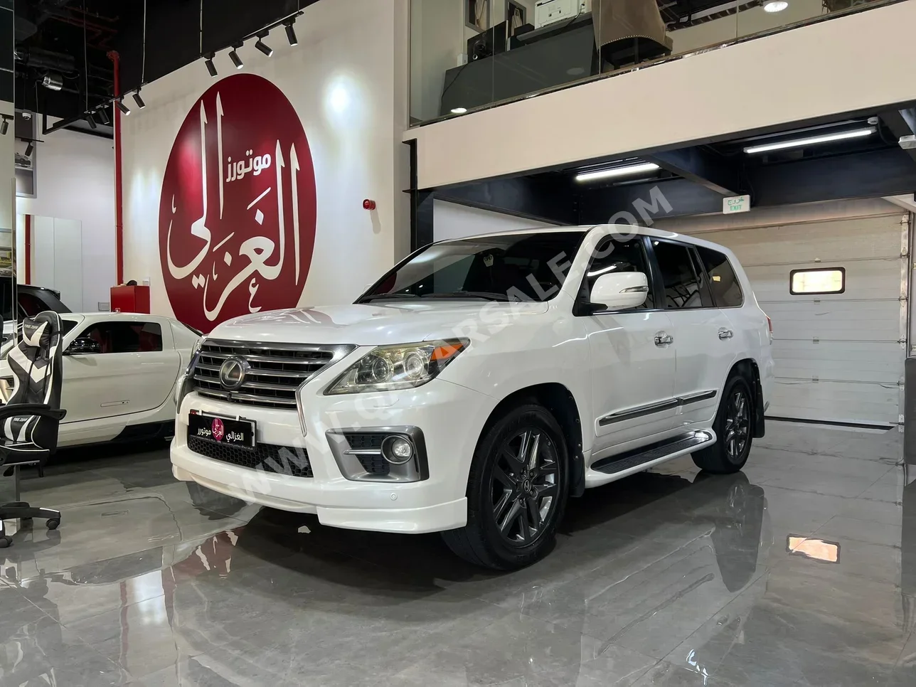  Lexus  LX  570 S  2015  Automatic  300,000 Km  8 Cylinder  Four Wheel Drive (4WD)  SUV  Pearl  With Warranty