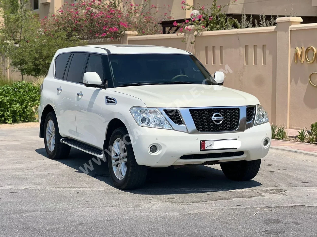 Nissan  Patrol  SE  2013  Automatic  300,000 Km  8 Cylinder  Four Wheel Drive (4WD)  SUV  White