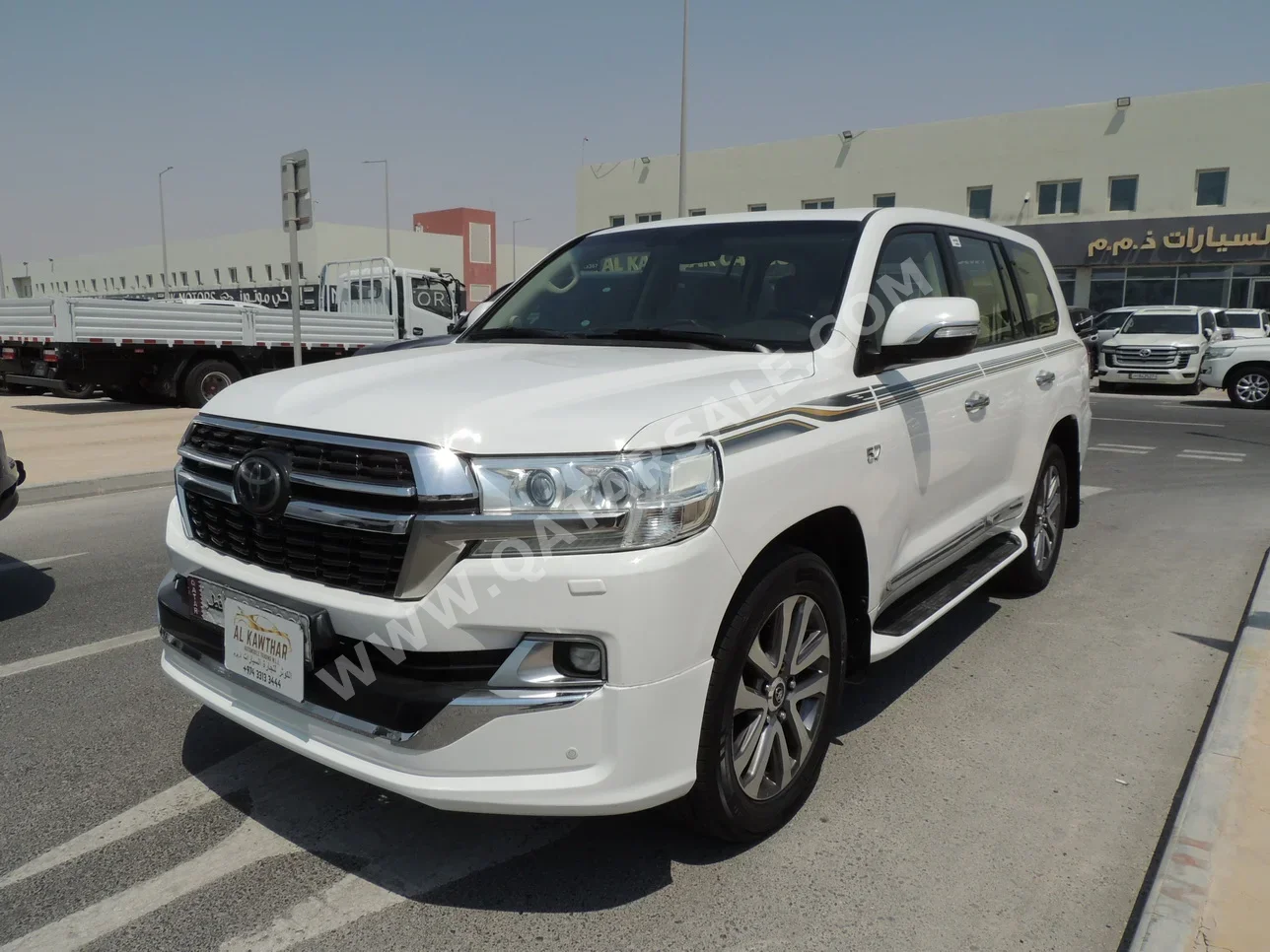 Toyota  Land Cruiser  VXR  2019  Automatic  215,000 Km  8 Cylinder  Four Wheel Drive (4WD)  SUV  White