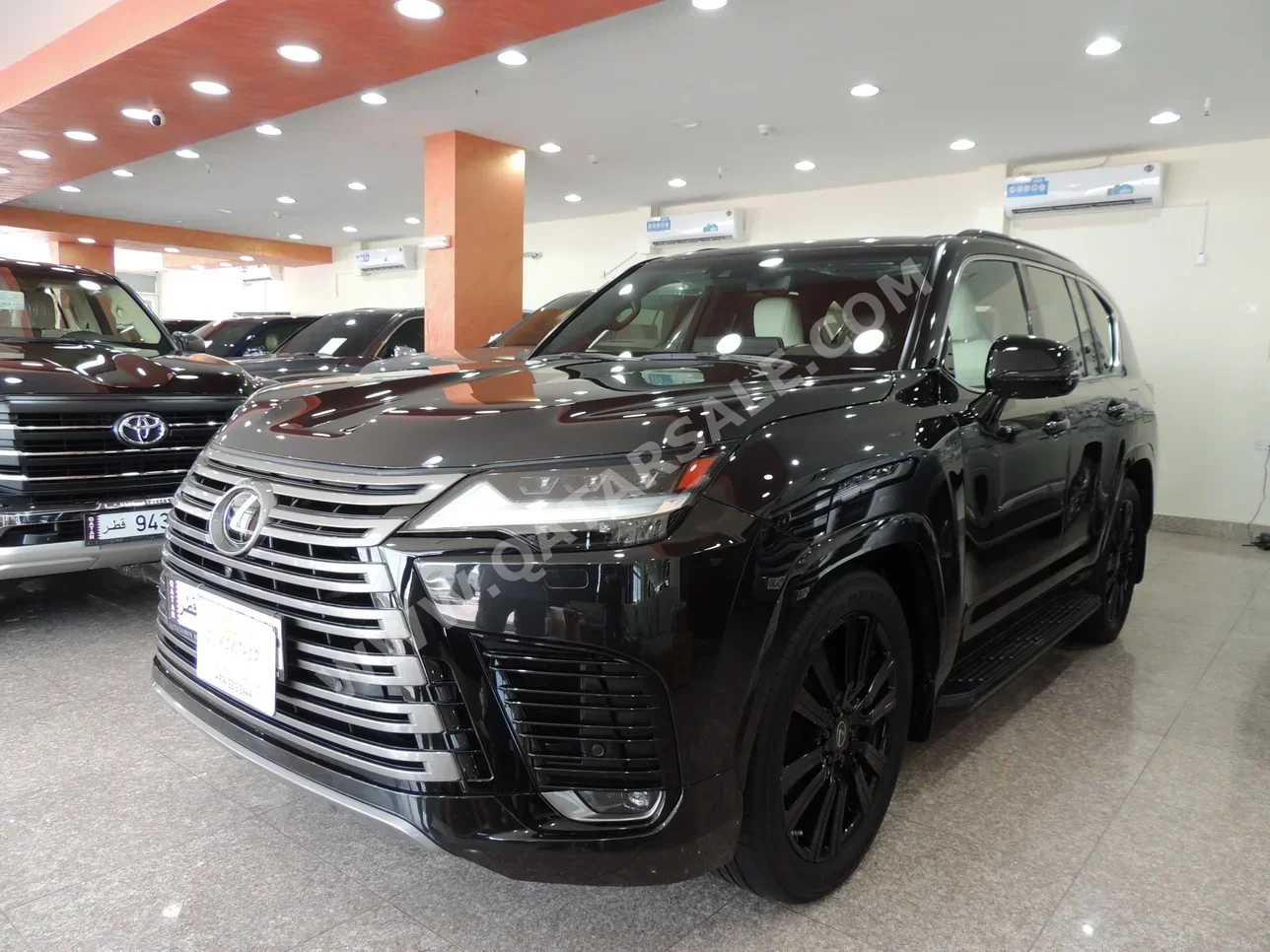 Lexus  LX  600 Luxury  2023  Automatic  35٬000 Km  6 Cylinder  Four Wheel Drive (4WD)  SUV  Black  With Warranty