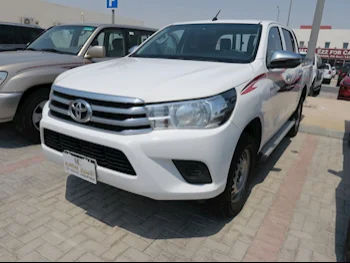 Toyota  Hilux  2023  Automatic  165٬000 Km  4 Cylinder  Four Wheel Drive (4WD)  Pick Up  White