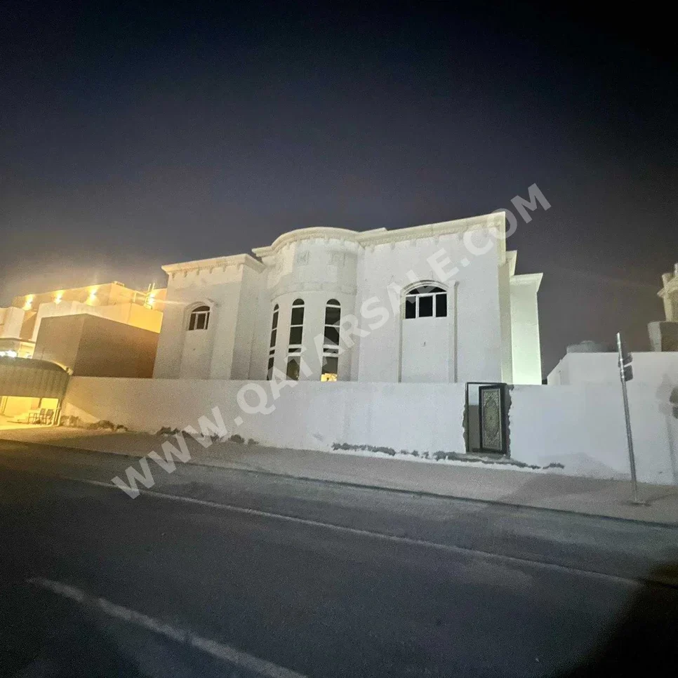 Family Residential  - Not Furnished  - Doha  - Al Markhiya  - 8 Bedrooms