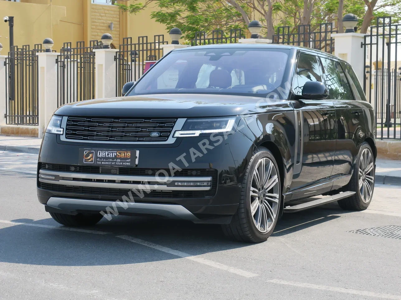 Land Rover  Range Rover  Vogue HSE  2023  Automatic  10,000 Km  8 Cylinder  Four Wheel Drive (4WD)  SUV  Black  With Warranty