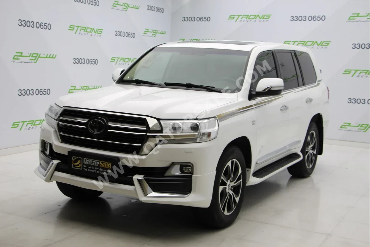 Toyota  Land Cruiser  VXR  2019  Automatic  280,000 Km  8 Cylinder  Four Wheel Drive (4WD)  SUV  White