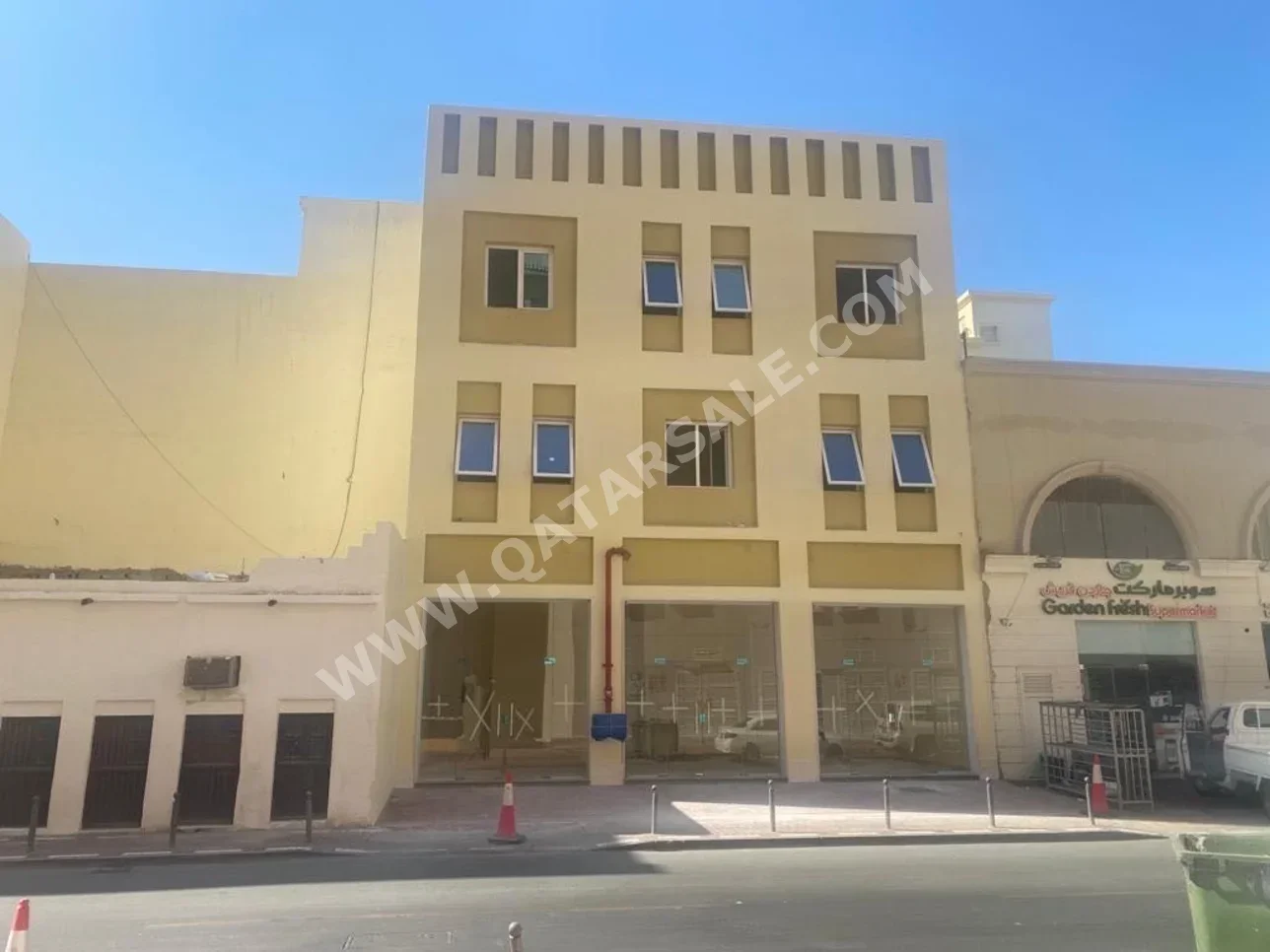 Buildings, Towers & Compounds - Commercial  - Doha  - Al Mansoura  For Sale