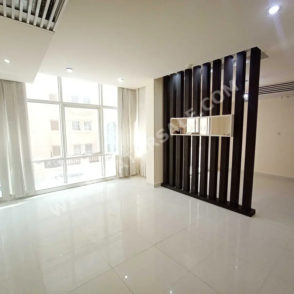 2 Bedrooms  Apartment  For Rent  in Doha -  Umm Ghuwailina  Semi Furnished