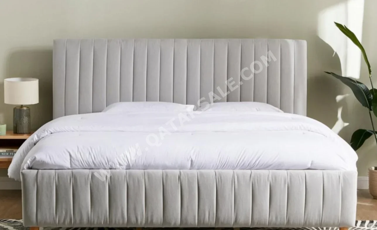 Bedroom Sets Gray King Bed, Mattress, Bench with 2 Bedside Tables