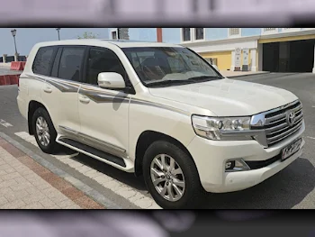 Toyota  Land Cruiser  VXR  2016  Automatic  170,000 Km  8 Cylinder  Four Wheel Drive (4WD)  SUV  White