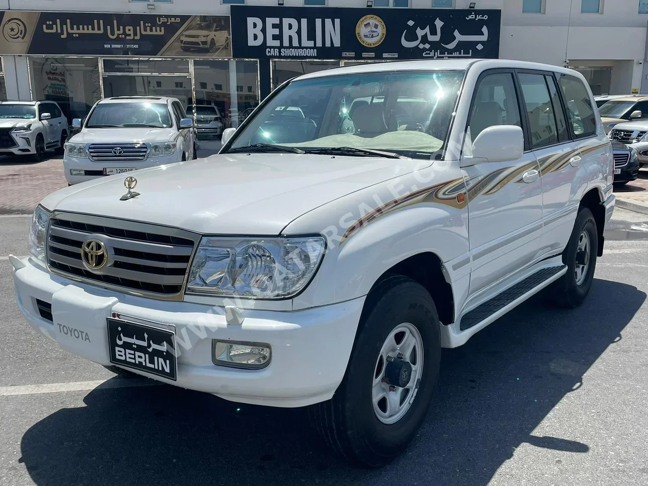 Toyota  Land Cruiser  VXR  2006  Automatic  63,000 Km  8 Cylinder  Four Wheel Drive (4WD)  SUV  White