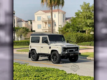 Land Rover  Defender  2011  Automatic  100,000 Km  4 Cylinder  Four Wheel Drive (4WD)  SUV  Gray