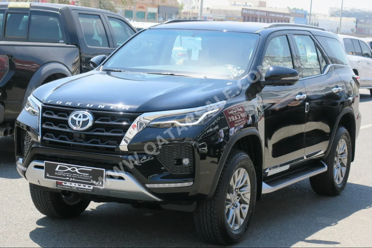 Toyota  Fortuner  SR5  2024  Automatic  0 Km  6 Cylinder  Four Wheel Drive (4WD)  SUV  Black  With Warranty