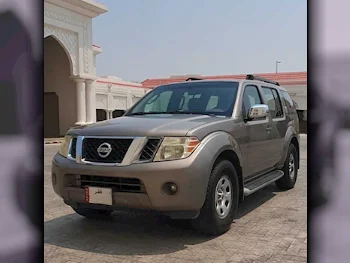 Nissan  Pathfinder  2009  Automatic  131,000 Km  6 Cylinder  Four Wheel Drive (4WD)  SUV  Brown