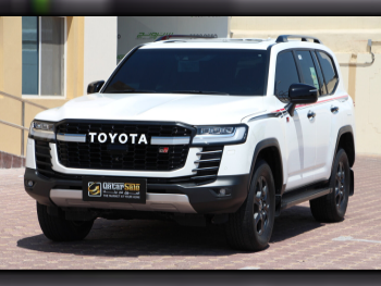 Toyota  Land Cruiser  GR Sport Twin Turbo  2023  Automatic  127,000 Km  6 Cylinder  Four Wheel Drive (4WD)  SUV  White  With Warranty