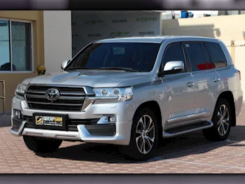 Toyota  Land Cruiser  VXR- Grand Touring S  2020  Automatic  97,000 Km  8 Cylinder  Four Wheel Drive (4WD)  SUV  Silver