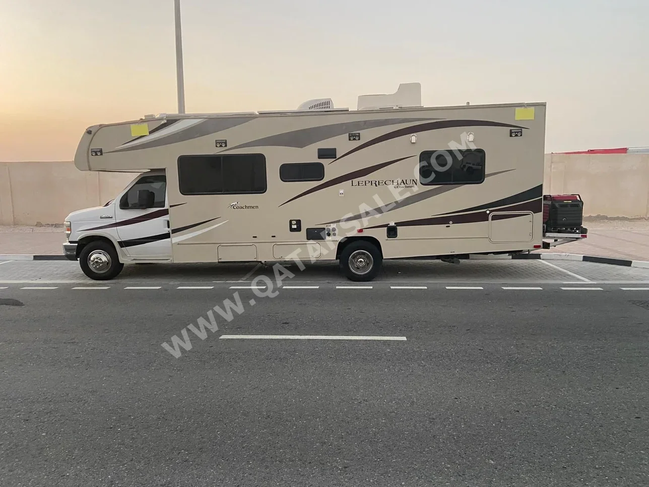 Caravan - Coachmen  - 2018  - Beige  -Made in United States of America(USA)  - 100,000 Km