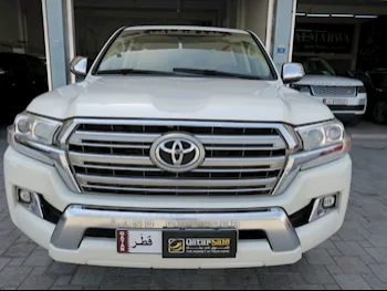 Toyota  Land Cruiser  GXR  2016  Automatic  226,000 Km  8 Cylinder  Four Wheel Drive (4WD)  SUV  White