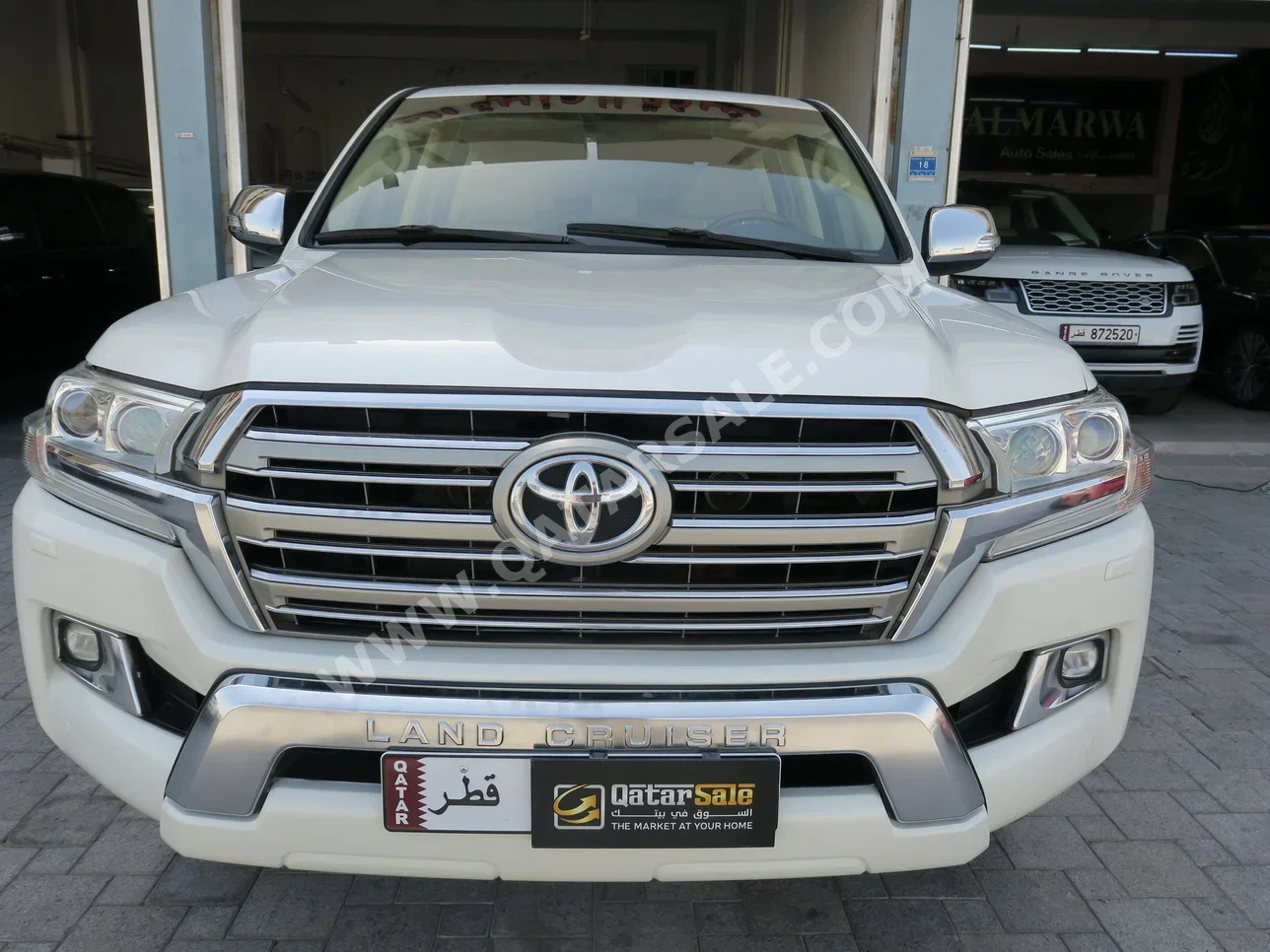 Toyota  Land Cruiser  GXR  2016  Automatic  226,000 Km  8 Cylinder  Four Wheel Drive (4WD)  SUV  White