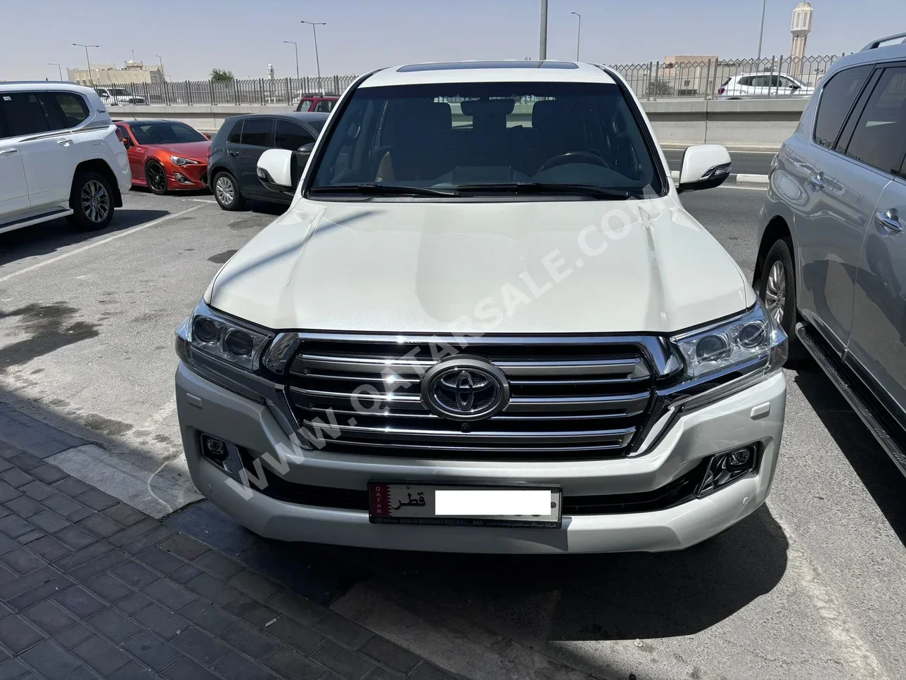 Toyota  Land Cruiser  VXR  2016  Automatic  147,000 Km  8 Cylinder  Four Wheel Drive (4WD)  SUV  White