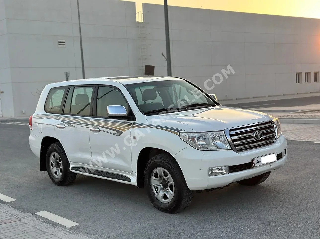 Toyota  Land Cruiser  VXR  2010  Automatic  405,000 Km  8 Cylinder  Four Wheel Drive (4WD)  SUV  White