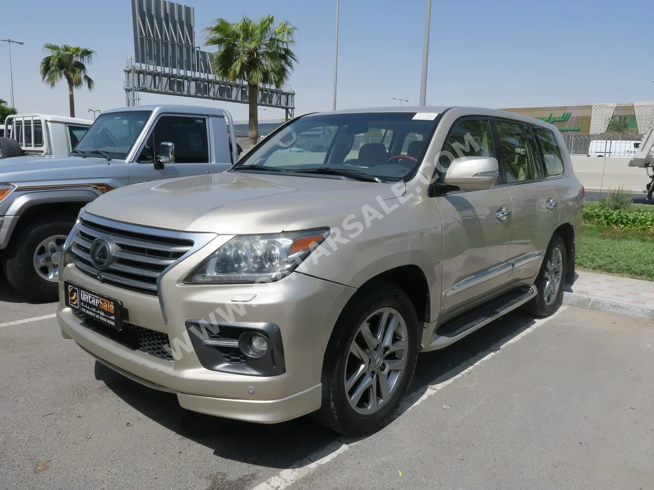 Lexus  LX  570  2013  Automatic  400,000 Km  8 Cylinder  Four Wheel Drive (4WD)  SUV  Gold