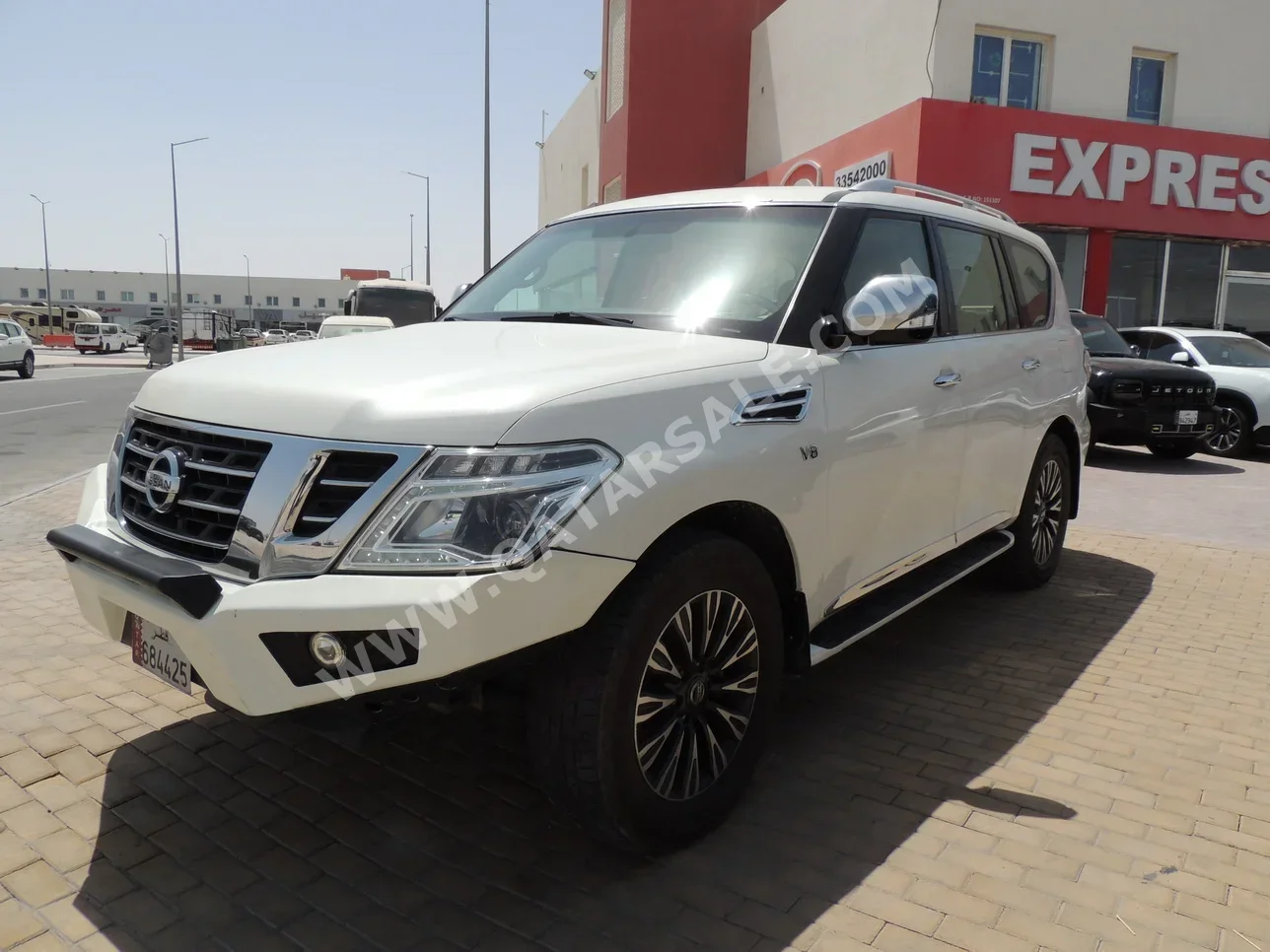 Nissan  Patrol  Platinum  2017  Automatic  317,000 Km  8 Cylinder  Four Wheel Drive (4WD)  SUV  White