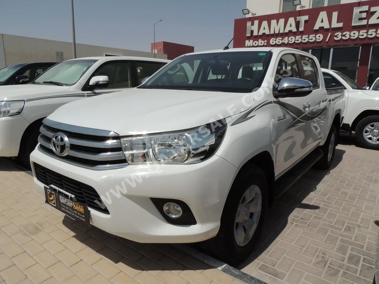 Toyota  Hilux  SR5  2017  Automatic  52,000 Km  4 Cylinder  Four Wheel Drive (4WD)  Pick Up  White