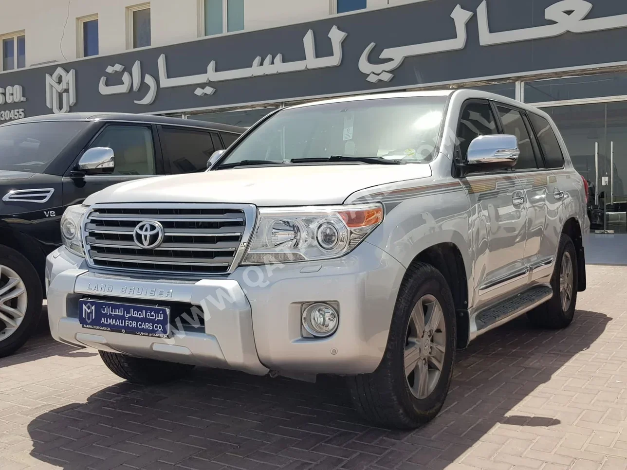 Toyota  Land Cruiser  GXR  2015  Automatic  390,000 Km  8 Cylinder  Four Wheel Drive (4WD)  SUV  Silver