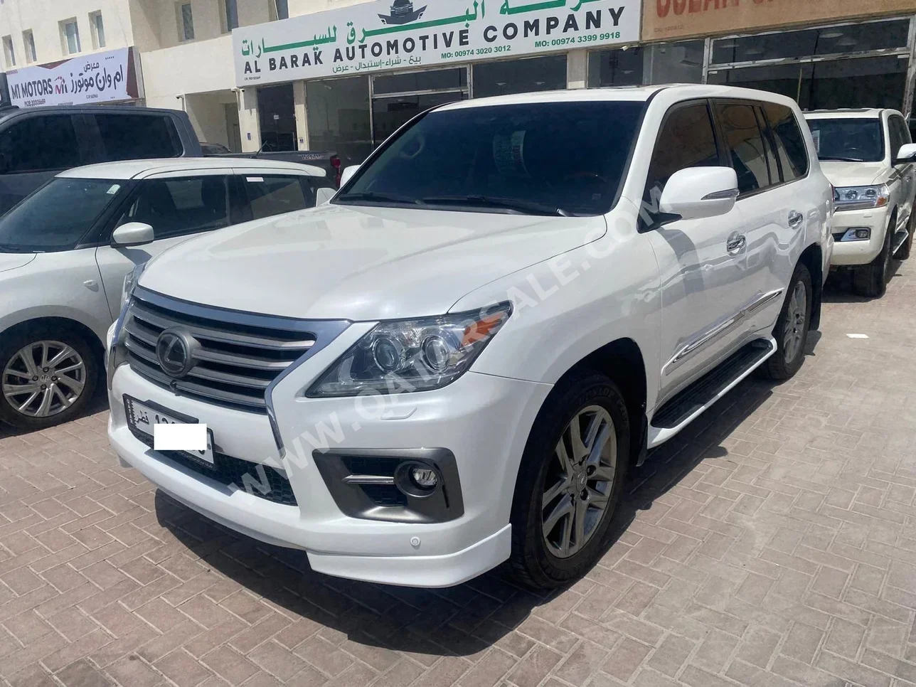 Lexus  LX  570  2015  Automatic  246,000 Km  8 Cylinder  Four Wheel Drive (4WD)  SUV  White