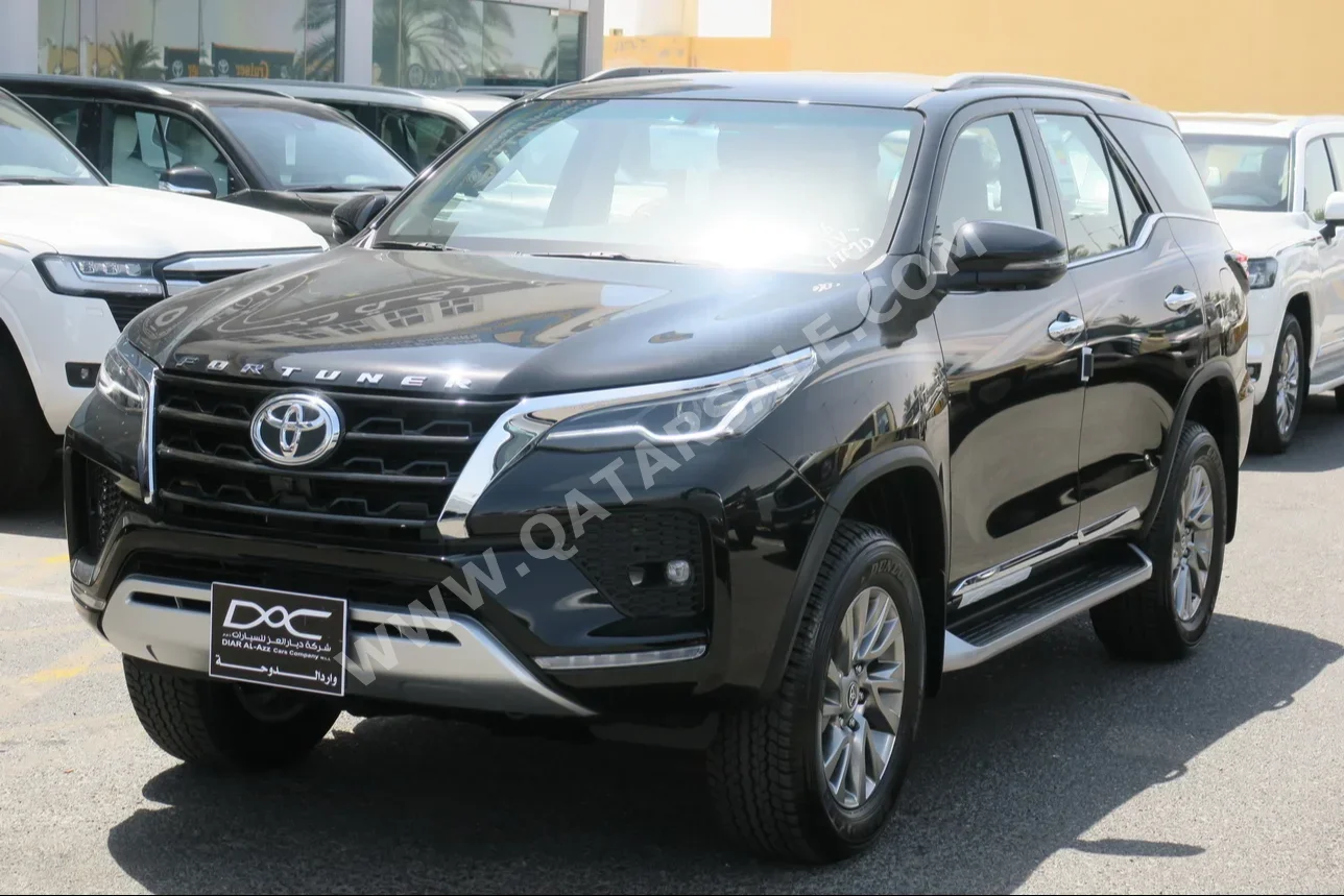 Toyota  Fortuner  SR5  2024  Automatic  0 Km  6 Cylinder  Four Wheel Drive (4WD)  SUV  Black  With Warranty