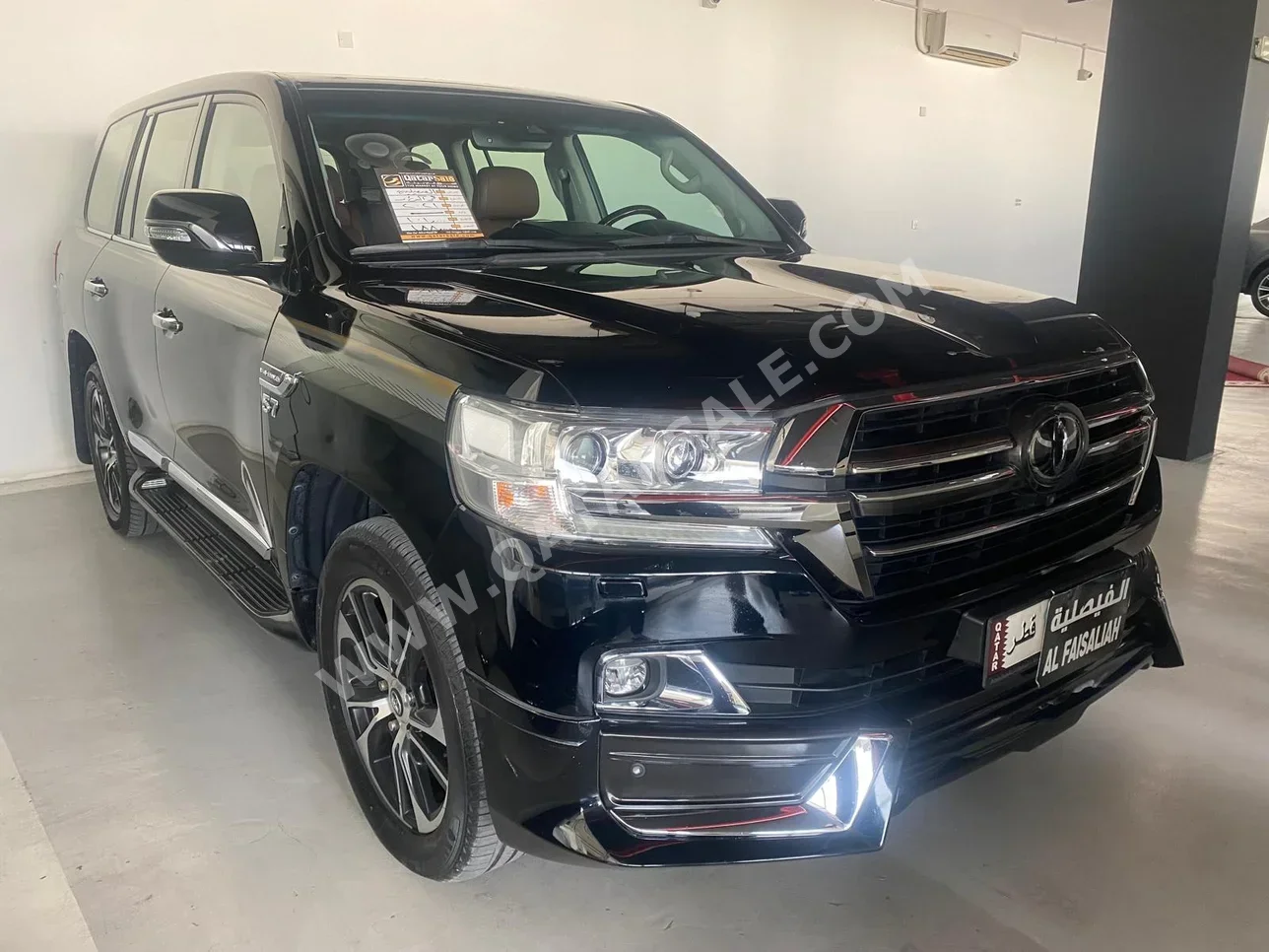 Toyota  Land Cruiser  VXR  2021  Automatic  101,000 Km  8 Cylinder  Four Wheel Drive (4WD)  SUV  Black