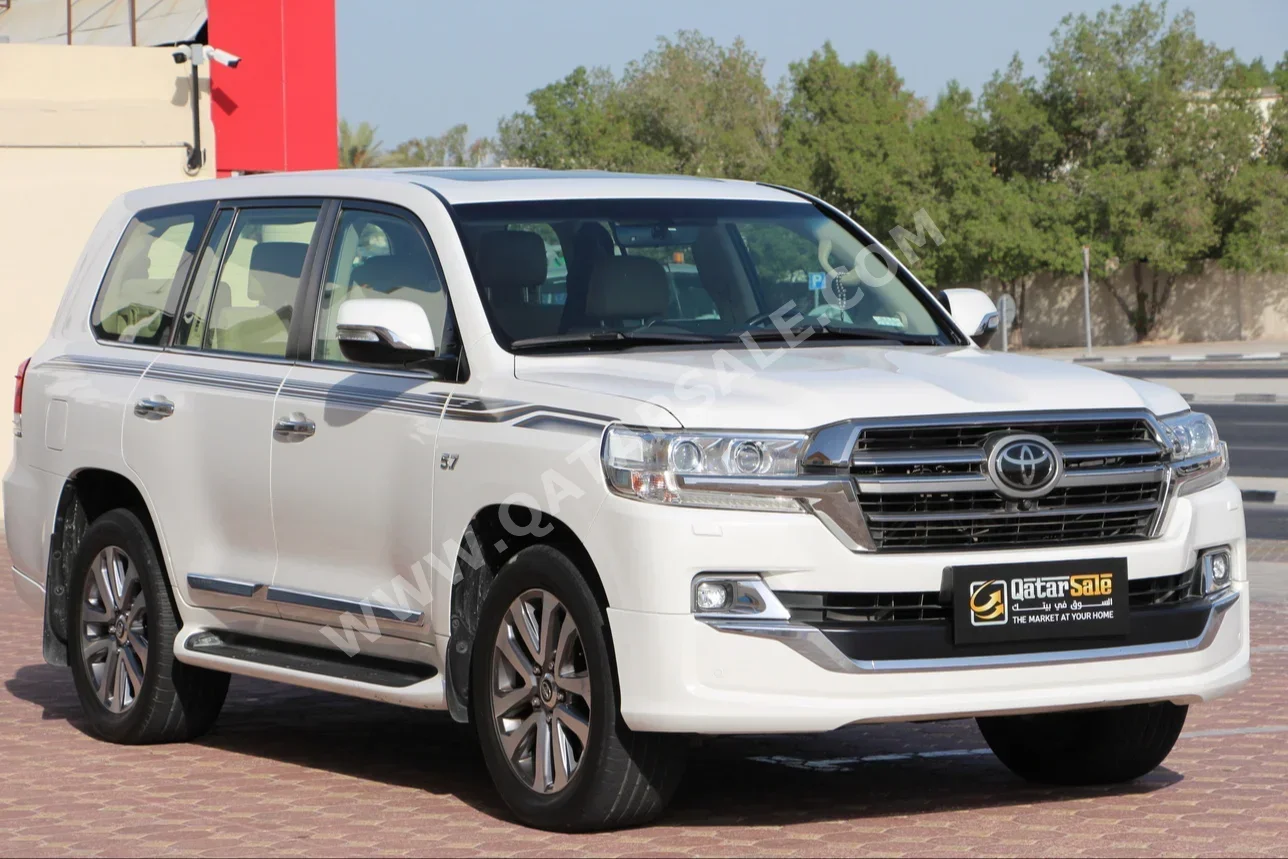  Toyota  Land Cruiser  VXR  2019  Automatic  81,000 Km  8 Cylinder  Four Wheel Drive (4WD)  SUV  White  With Warranty