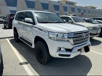 Toyota  Land Cruiser  GXR  2017  Automatic  208,000 Km  8 Cylinder  Four Wheel Drive (4WD)  SUV  White