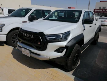 Toyota  Hilux  GR Sport  2023  Automatic  0 Km  6 Cylinder  Four Wheel Drive (4WD)  Pick Up  White  With Warranty