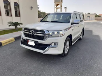 Toyota  Land Cruiser  GXR  2017  Automatic  180,000 Km  8 Cylinder  Four Wheel Drive (4WD)  SUV  White