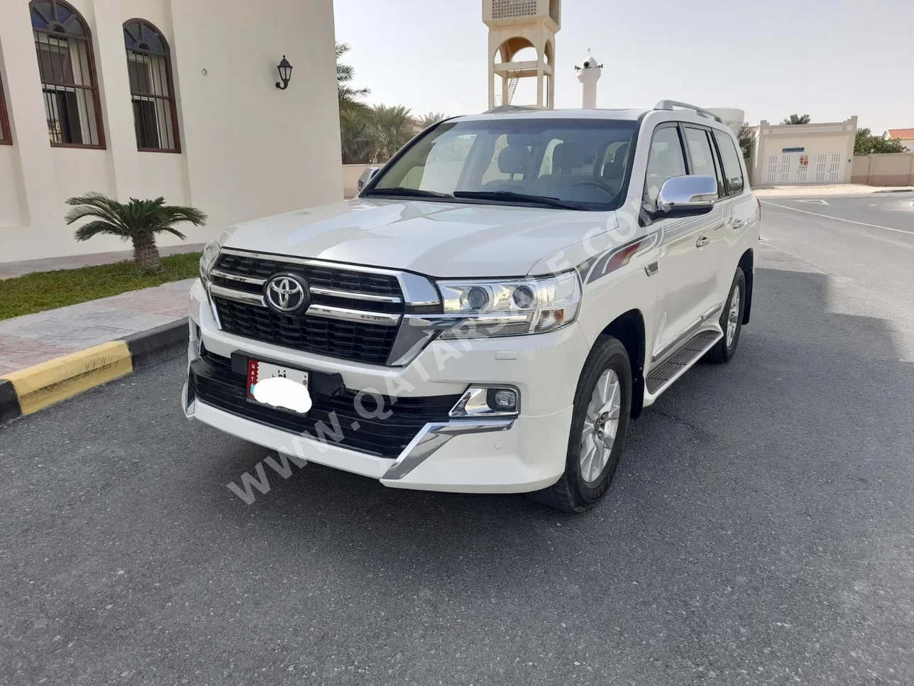 Toyota  Land Cruiser  GXR  2017  Automatic  180,000 Km  8 Cylinder  Four Wheel Drive (4WD)  SUV  White