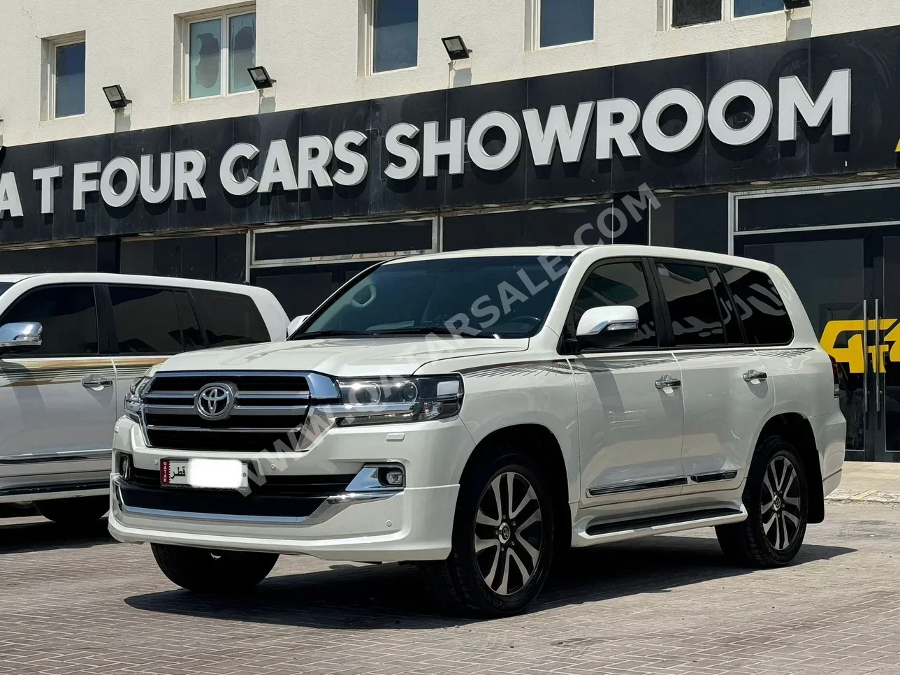 Toyota  Land Cruiser  GXR- Grand Touring  2019  Automatic  190٬000 Km  8 Cylinder  Four Wheel Drive (4WD)  SUV  White