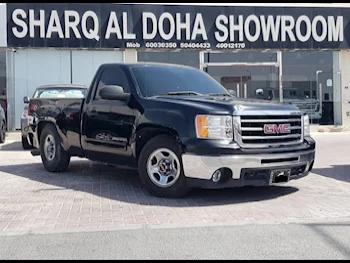 GMC  Sierra  SLE  2012  Automatic  226,000 Km  8 Cylinder  Four Wheel Drive (4WD)  Pick Up  Black