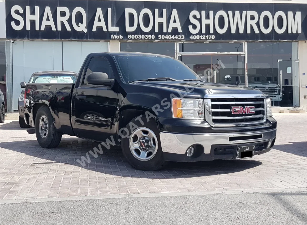 GMC  Sierra  SLE  2012  Automatic  226,000 Km  8 Cylinder  Four Wheel Drive (4WD)  Pick Up  Black