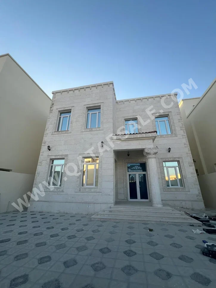 Family Residential For Sale 7 Bedrooms