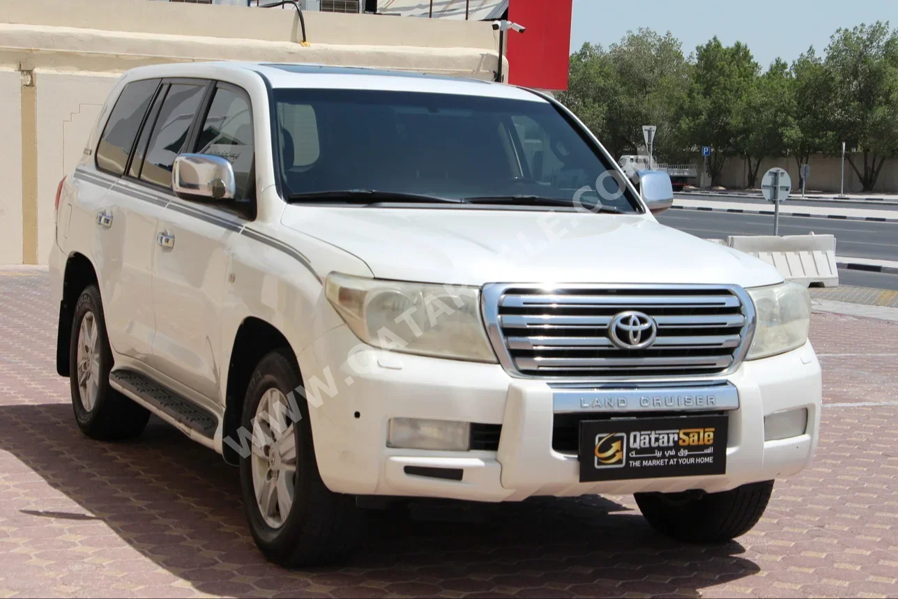 Toyota  Land Cruiser  VXR  2011  Automatic  475,000 Km  8 Cylinder  Four Wheel Drive (4WD)  SUV  White