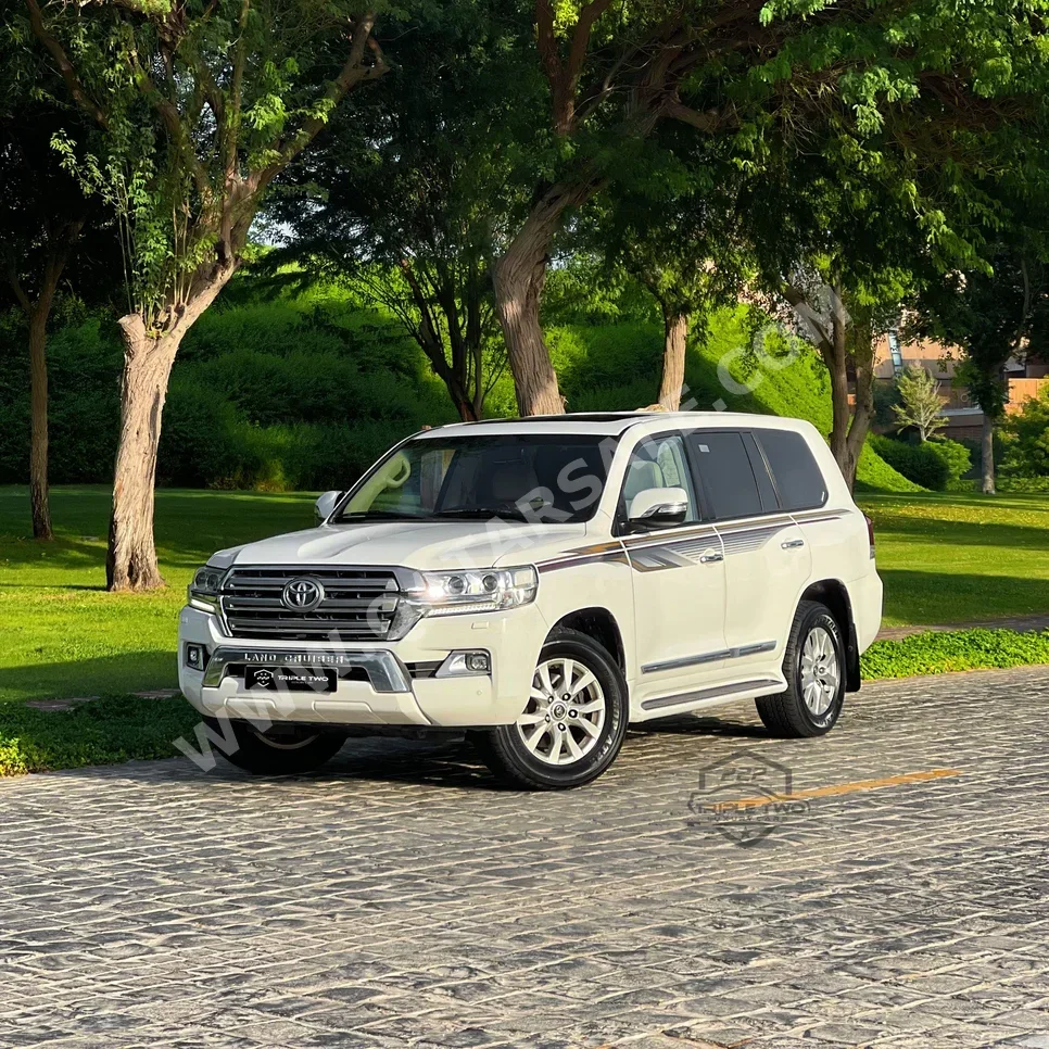 Toyota  Land Cruiser  GXR  2016  Automatic  228,000 Km  6 Cylinder  Four Wheel Drive (4WD)  SUV  White