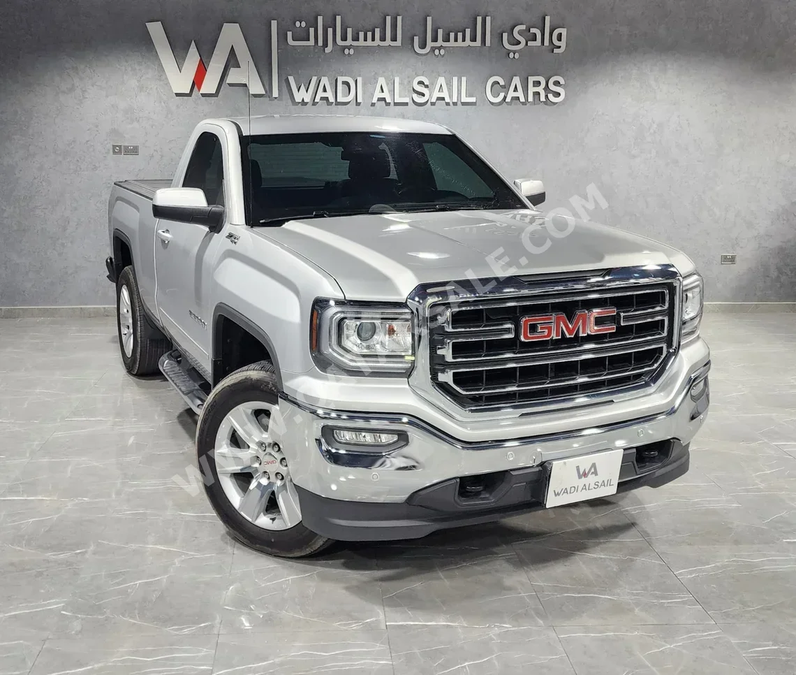 GMC  Sierra  SLE  2018  Automatic  85,000 Km  8 Cylinder  Four Wheel Drive (4WD)  Pick Up  Silver