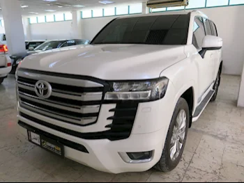 Toyota  Land Cruiser  GXR Twin Turbo  2022  Automatic  80,000 Km  6 Cylinder  Four Wheel Drive (4WD)  SUV  White