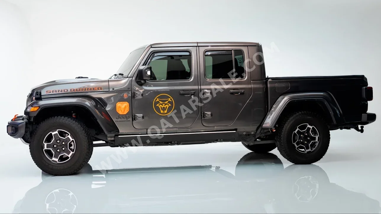 Jeep  Gladiator  Sand Runner  2022  Automatic  22٬000 Km  6 Cylinder  Four Wheel Drive (4WD)  Pick Up  Gray  With Warranty