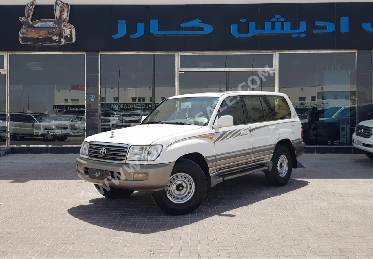 Toyota  Land Cruiser  VXR  2003  Automatic  218,000 Km  8 Cylinder  Four Wheel Drive (4WD)  SUV  White