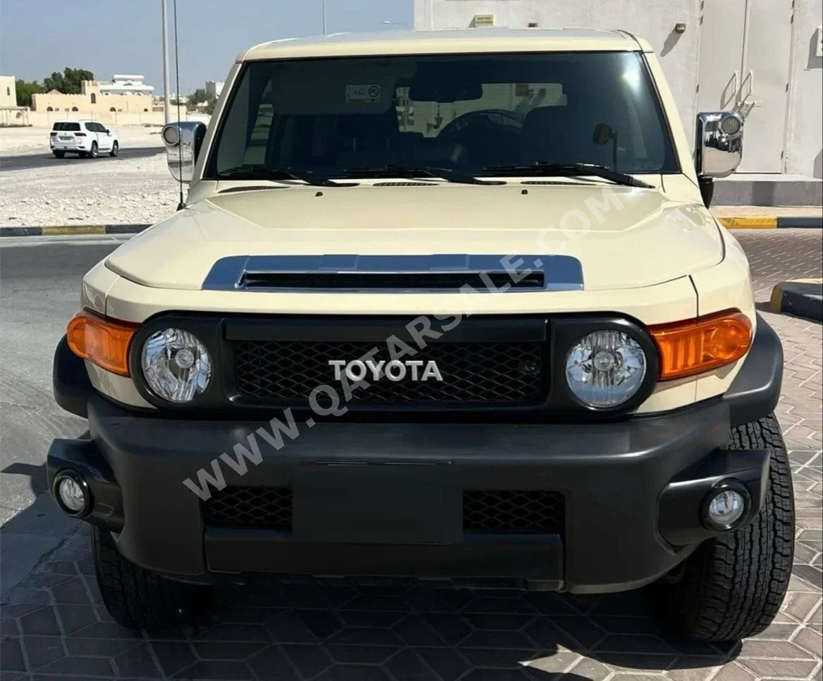 Toyota  FJ Cruiser  Final Edition  2023  Automatic  19,500 Km  6 Cylinder  Four Wheel Drive (4WD)  SUV  Black and Beige  With Warranty
