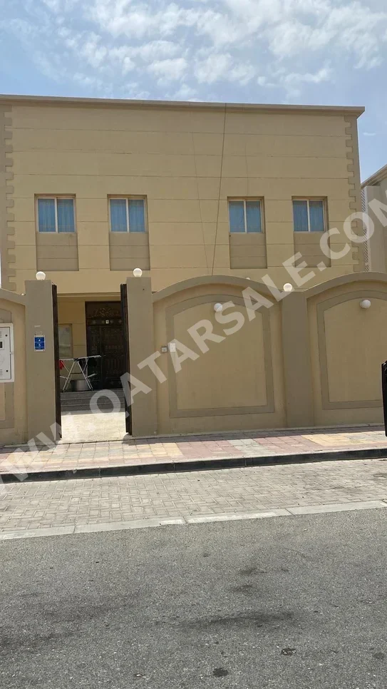 Family Residential For Sale 7 Bedrooms