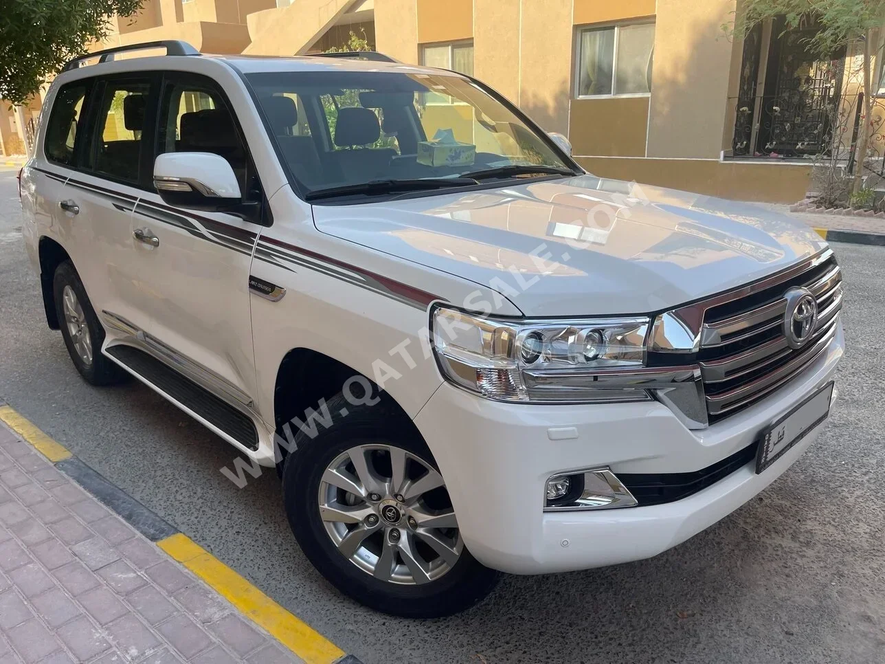 Toyota  Land Cruiser  GXR  2021  Automatic  37,600 Km  6 Cylinder  Four Wheel Drive (4WD)  SUV  White  With Warranty