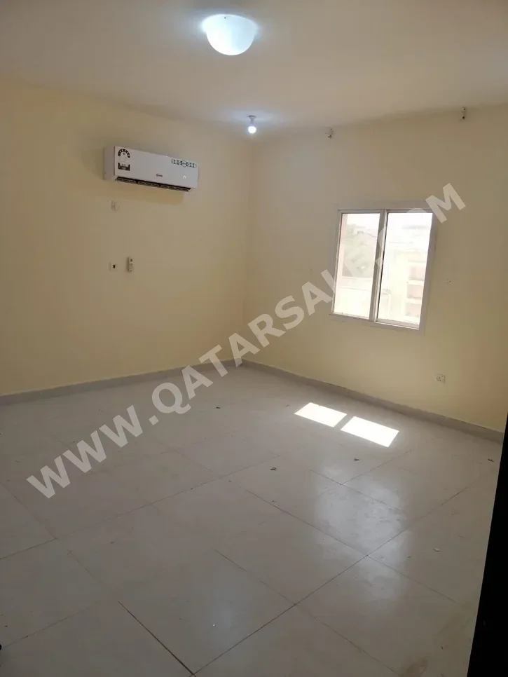 3 Bedrooms  Apartment  in Doha -  Al Mansoura  Not Furnished