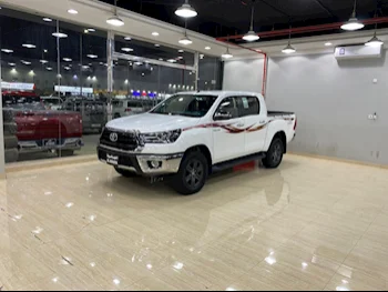 Toyota  Hilux  SR5  2022  Automatic  130,000 Km  4 Cylinder  Four Wheel Drive (4WD)  Pick Up  White